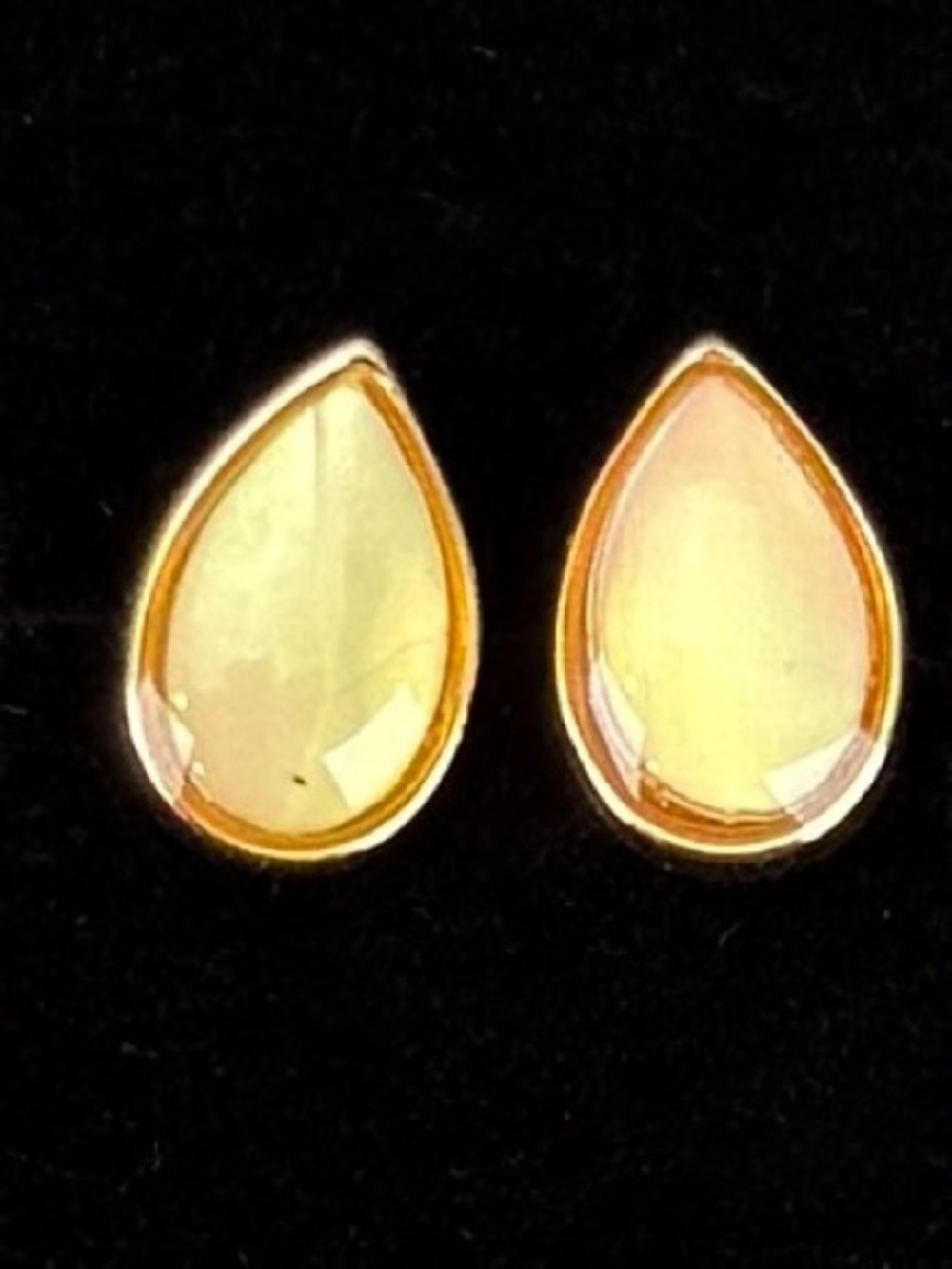 Elegant Goldtone Teardrop pierced post Earrings